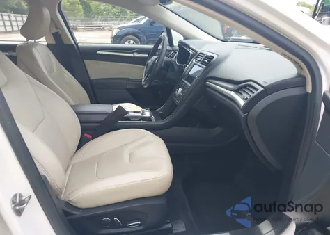 2017 Ford Fusion Hybrid Titanium z USA, uszkodzony, nr VIN 3FA6P0RU1HR203797